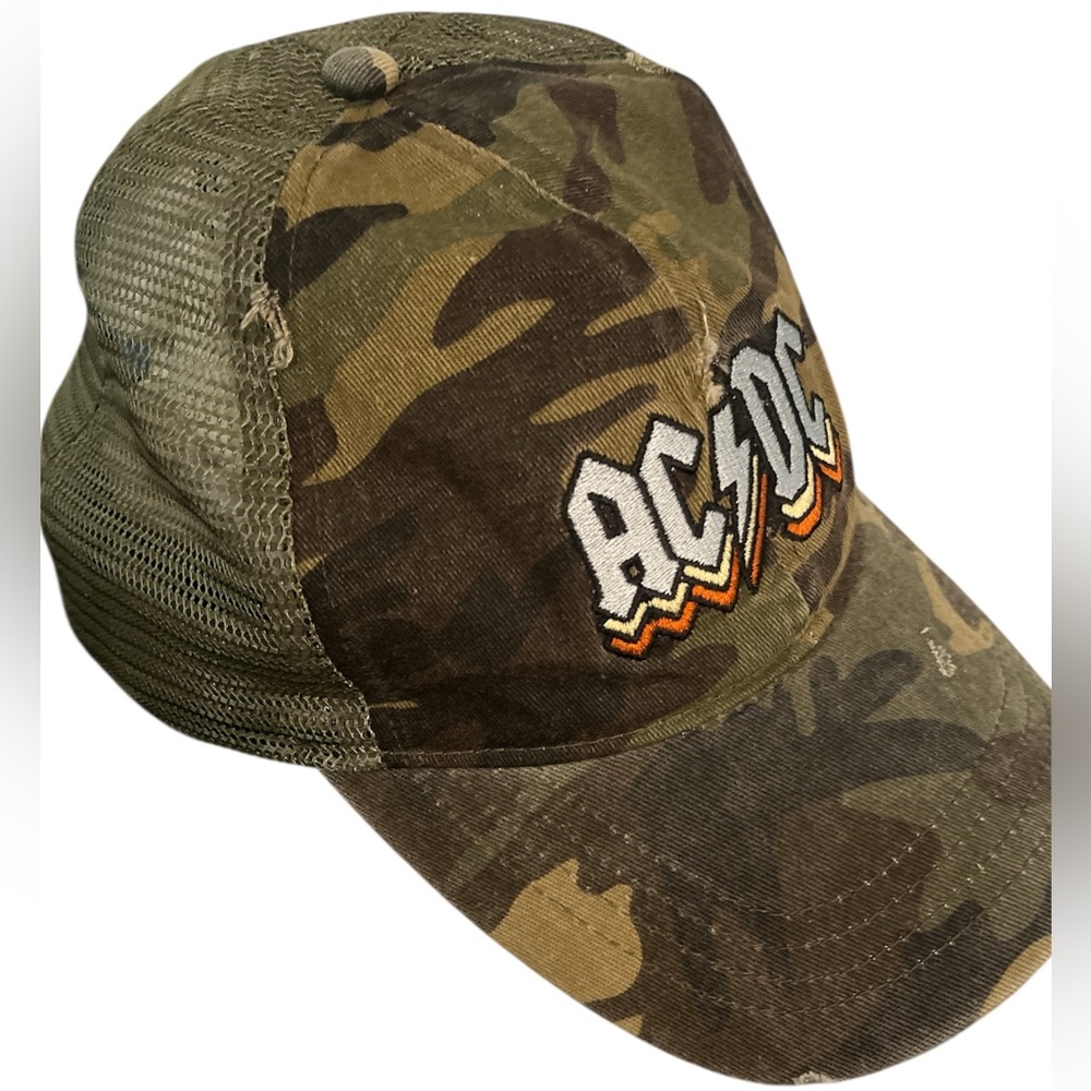 AC/DC Embroidered Camouflage Distressed Net SnapBack - Picture 5 of 9